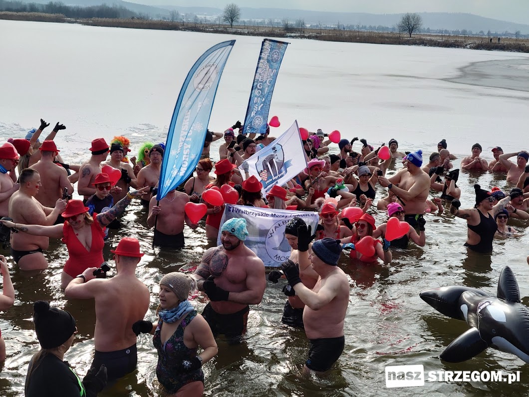 Będą morsować w wiankach na głowach i muchach pod szyją dla Ani Dudek [FOTO] 