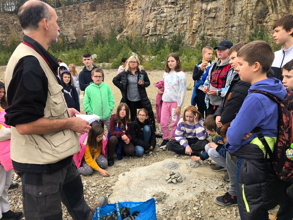 Uczniowie wybrali się na lekcję do kamieniołomu [FOTO] 