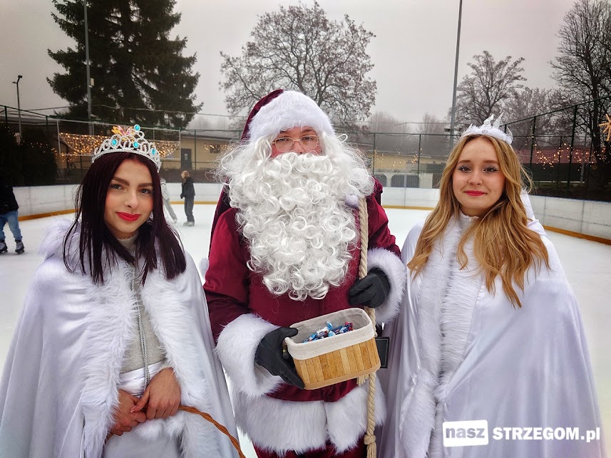 Mikołaj na lodzie! Strzegomskie lodowisko już otwarte. [FOTO] 