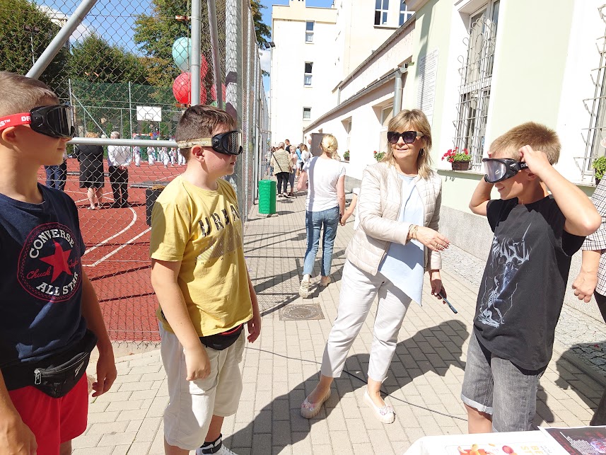 Edukacyjno-sportowy festyn na rozpoczęcie roku szkolnego w strzegomskiej „czwórce” [FOTO] 