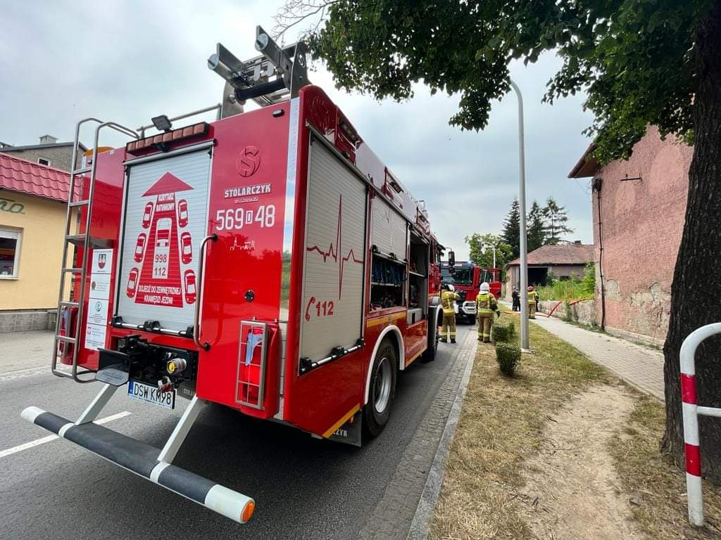 Pożar pustostanu na ul. Armii Krajowej w Strzegomiu  