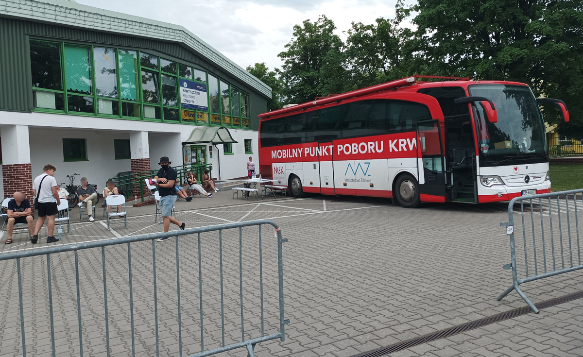 Podzielili się życiodajnym płynem [FOTO] 