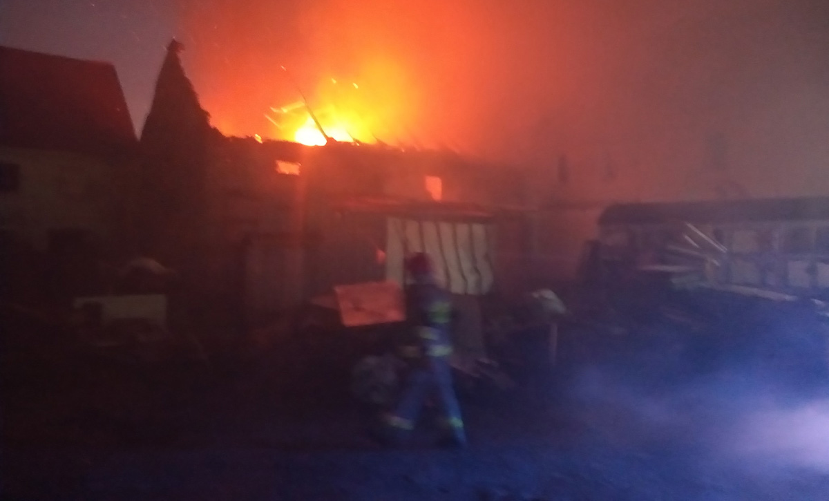 Pożar budynku gospodarczego w Międzyrzeczu [FOTO] 