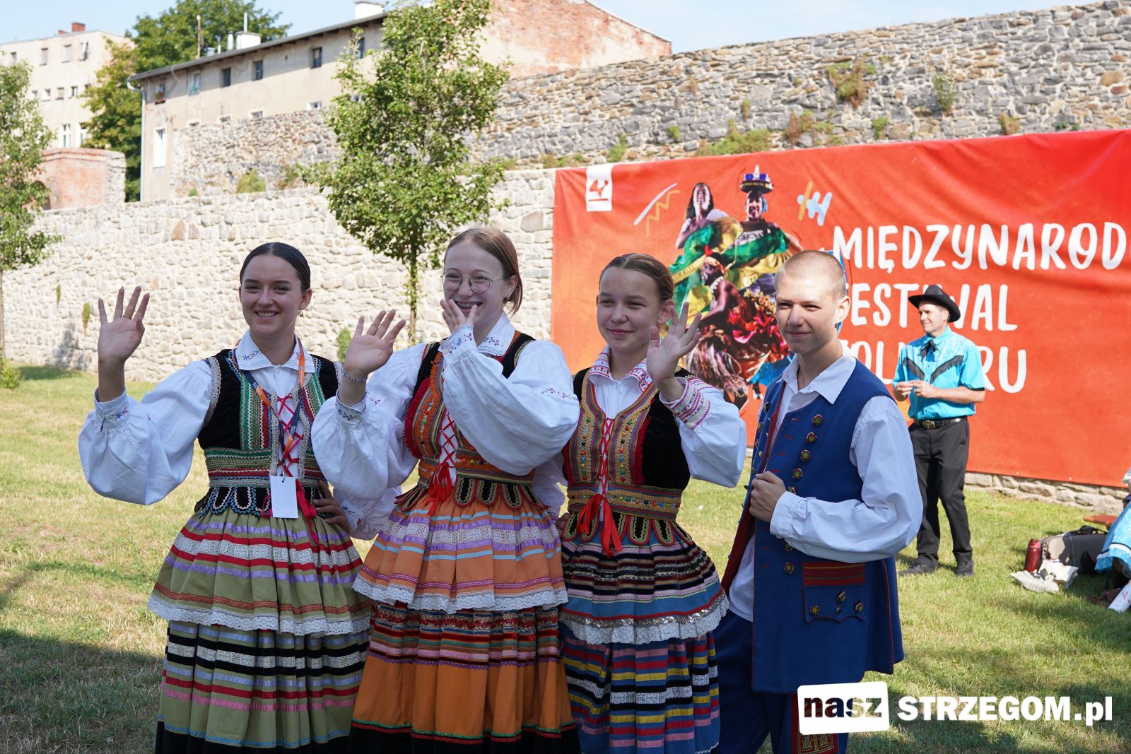 Folklor bez granic. Zagraniczne zespoły zachwyciły podczas „Śniadania na trawie” [FOTO] 