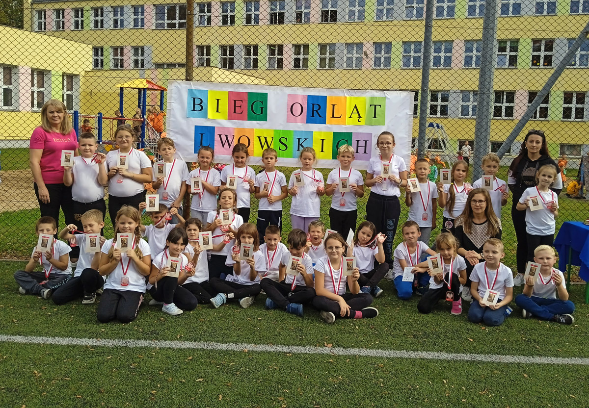 Uczniowie z „trójki” pobiegli na cześć młodych obrońców Lwowa [FOTO] 