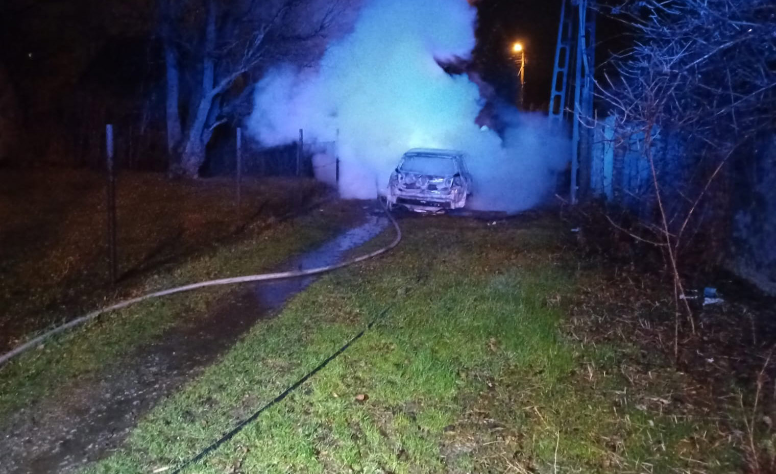 Nocny pożar osobówki w Goczałkowie. Samochód spłonął doszczętnie [FOTO] 