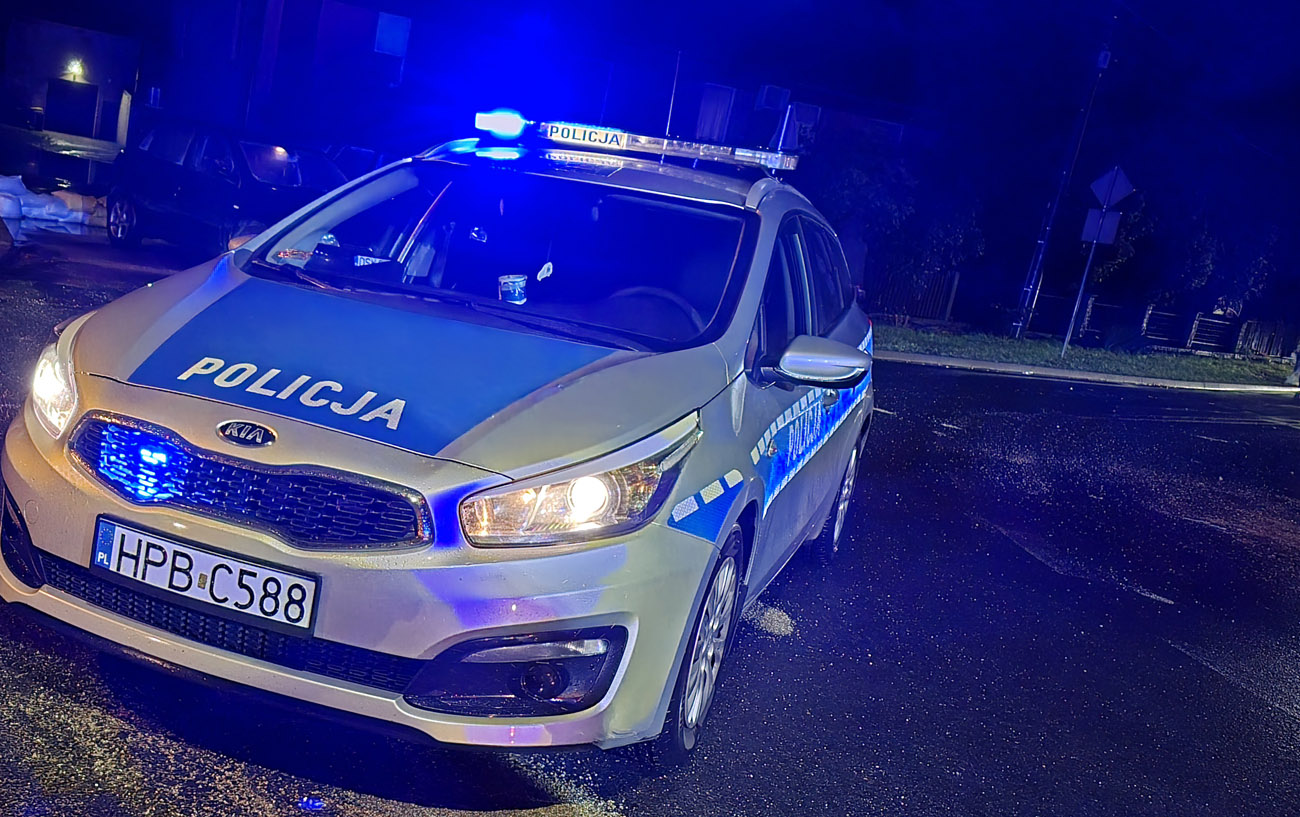 24-latek prowadził auto bez uprawnień i „na podwójnym gazie” 