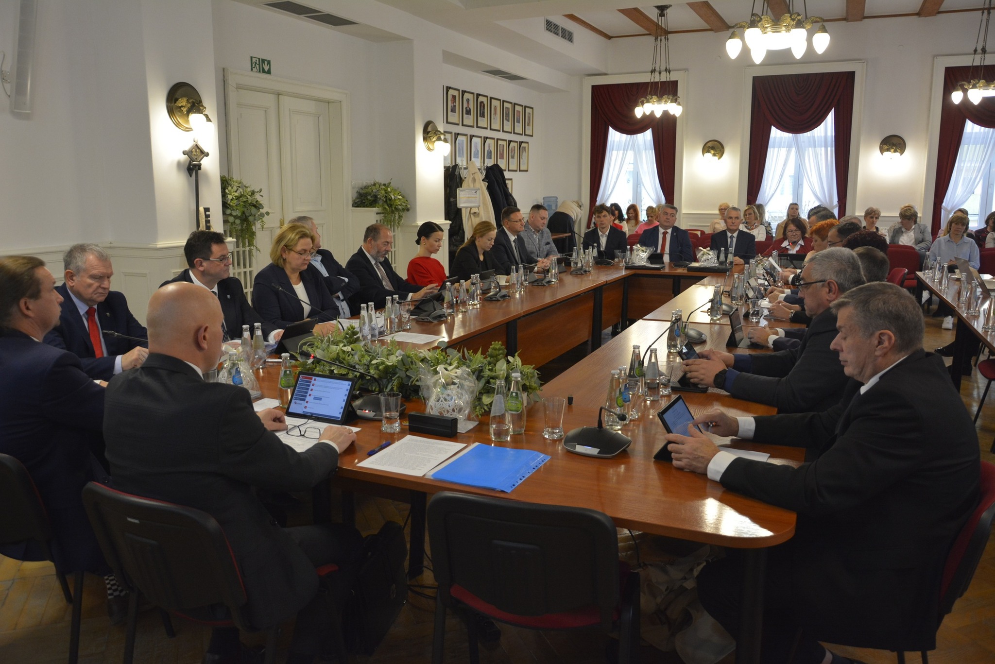 Budżet gminy Strzegom jednogłośnie przyjęty. Aż 63 mln złotych zaplanowano na inwestycje [FOTO]  