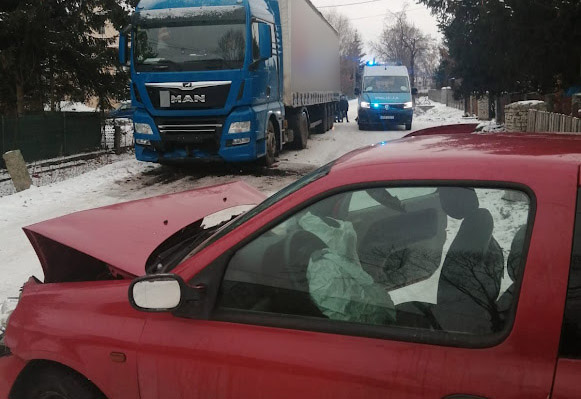 Zdarzenie osobówki z ciężarówką w Modlęcinie [FOTO] 