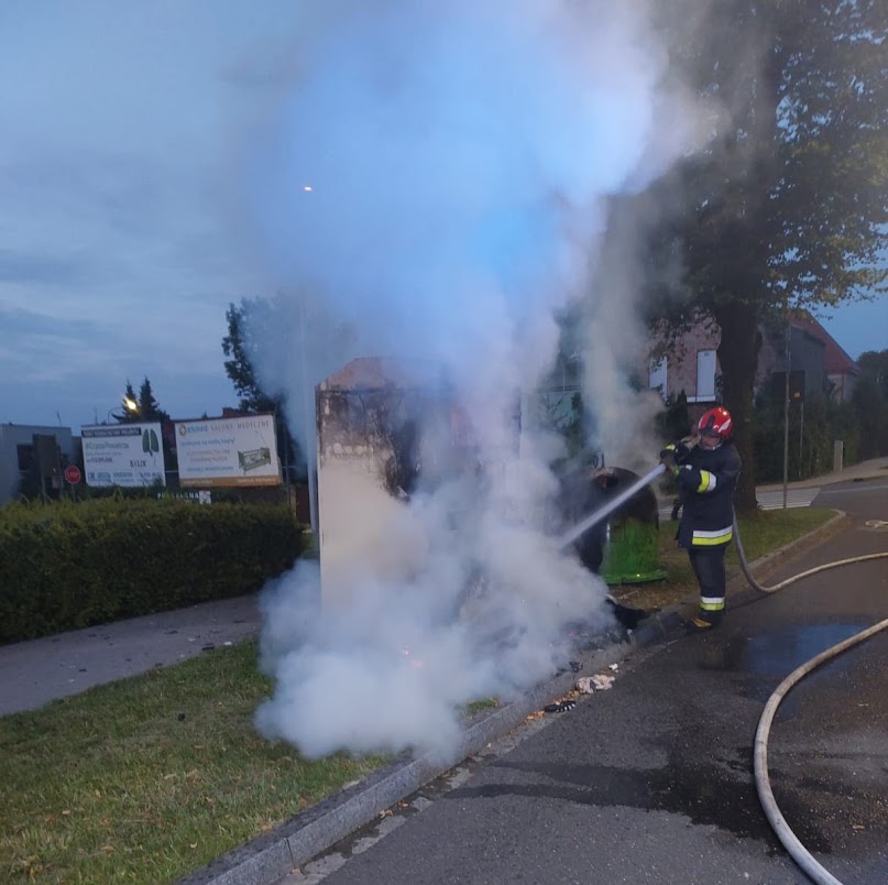 Nocny pożar kontenerów na odpady na ul. Kościuszki [FOTO] 