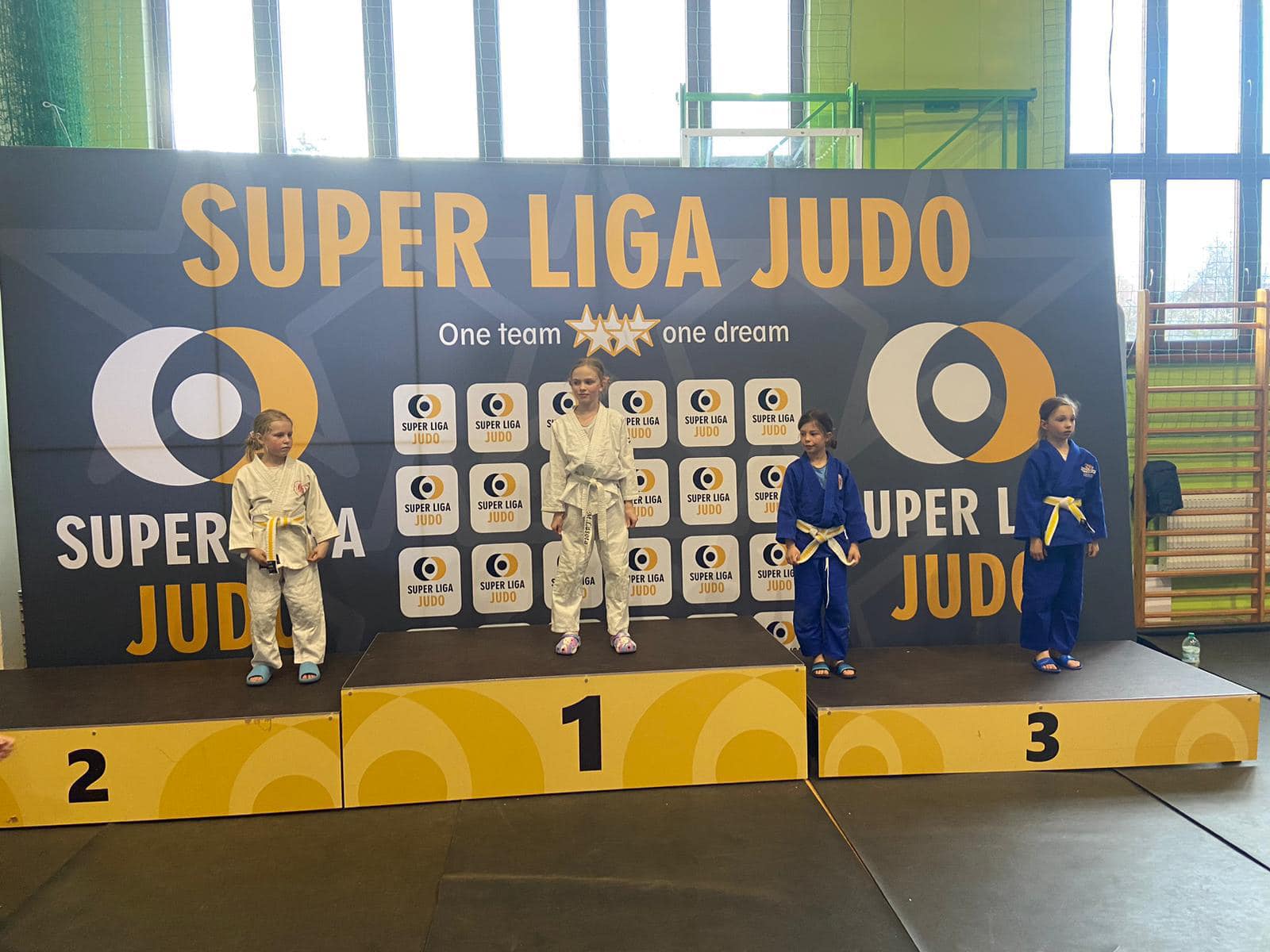 Złoto, srebro i brąz – kolejne medale w rękach strzegomskich judoków [FOTO] 