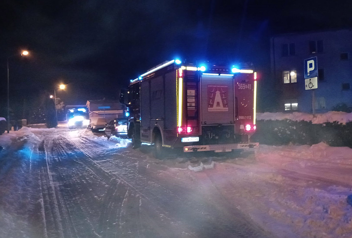 Kłęby dymu nad budynkiem powodem interwencji strażaków 