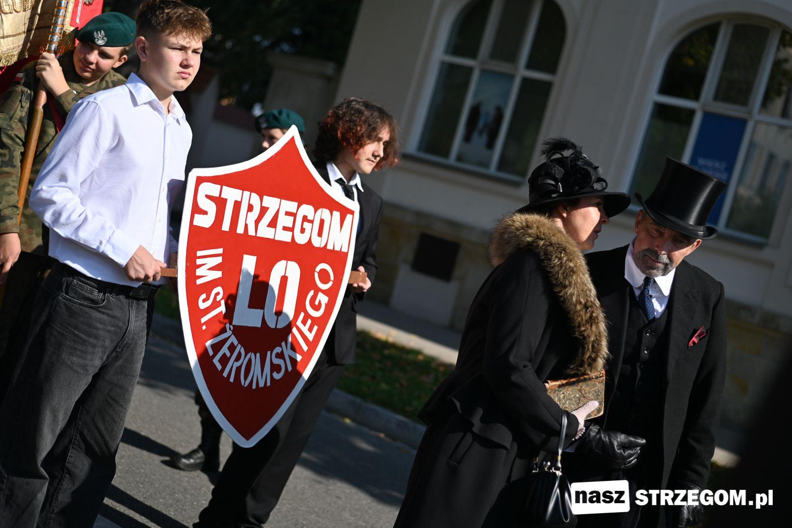 65 lat strzegomskiego liceum. Absolwenci znów spotkali się w szkolnych murach [FOTO] 
