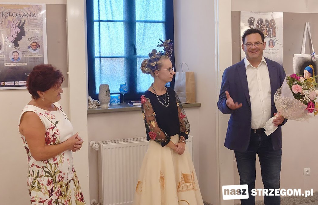 „Jak (nie) pójść z torbami?”. Wernisaż wystawy Emilii Rój [FOTO] 