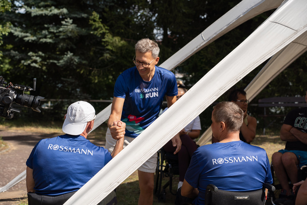 Biegliście w Rossmann Run z aplikacją? Tak Wasze wpłaty pomogły Polskiemu Komitetowi Paralimpijskiemu [WIDEO] 