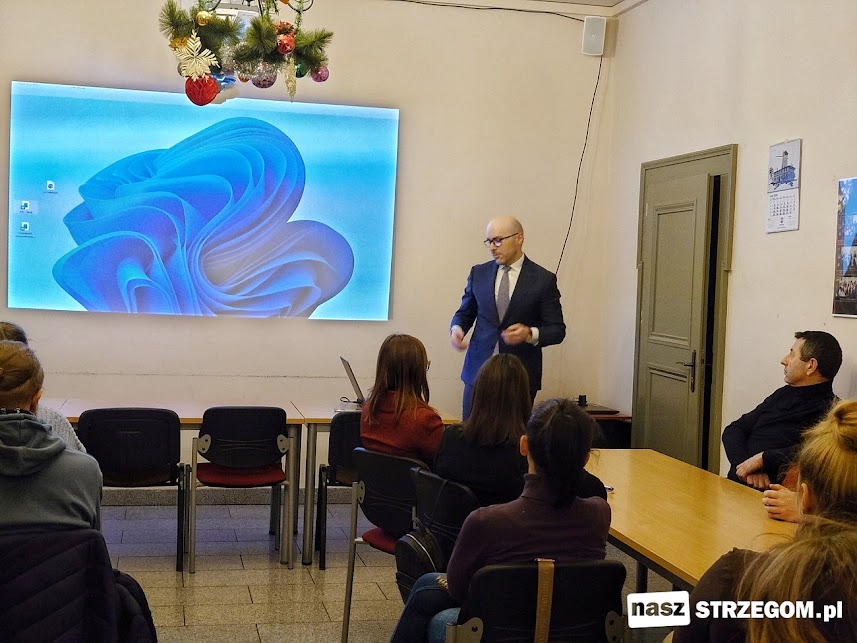 Bezpłatne szkolenie o działalności nierejestrowanej przyciągnęło mieszkańców Strzegomia [FOTO] 