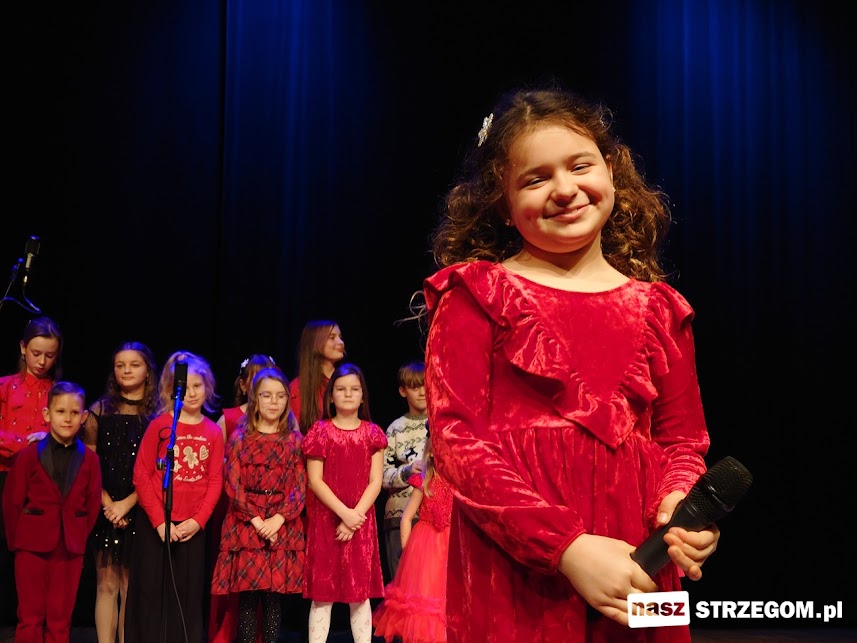 Podopieczni Autorskiego Studia Piosenki Pauliny Lendy zachwycili świątecznym koncertem [FOTO] 
