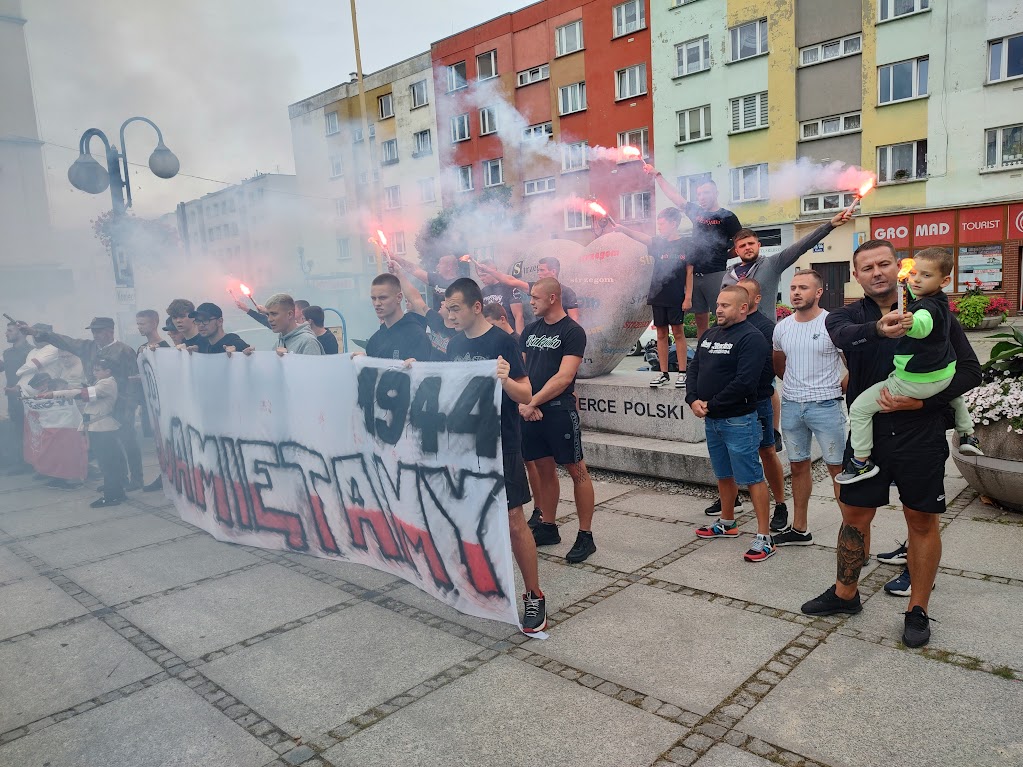 Kibice, strażacy i strzelcy uczcili pamięć Powstańców Warszawskich [FOTO] 
