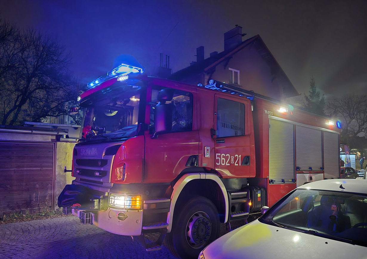 Wieczorna interwencja służb przy ulicy Kochanowskiego w Strzegomiu 