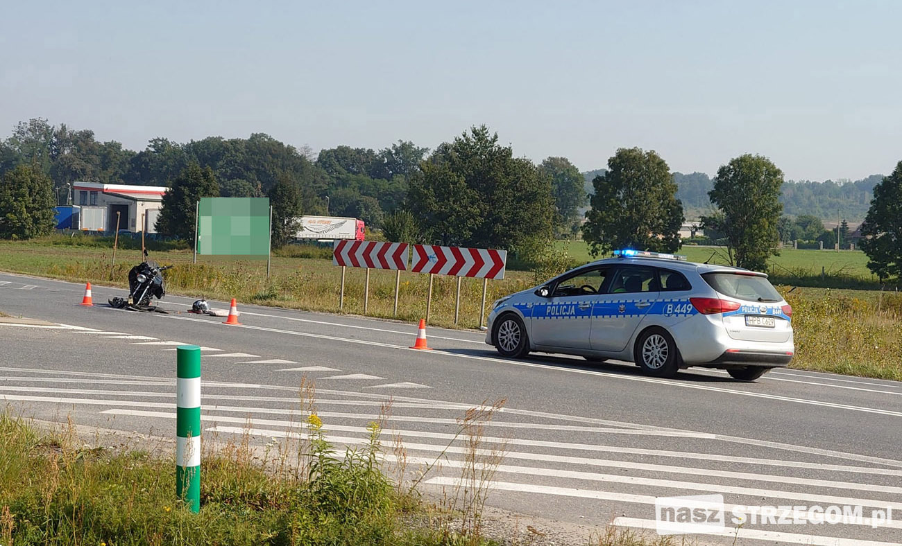 Zderzenie motocyklisty z samochodem osobowym w Strzegomiu [FOTO] 