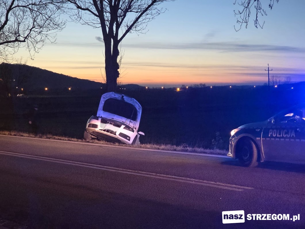 Zderzenie dwóch pojazdów w Strzegomiu [FOTO] 