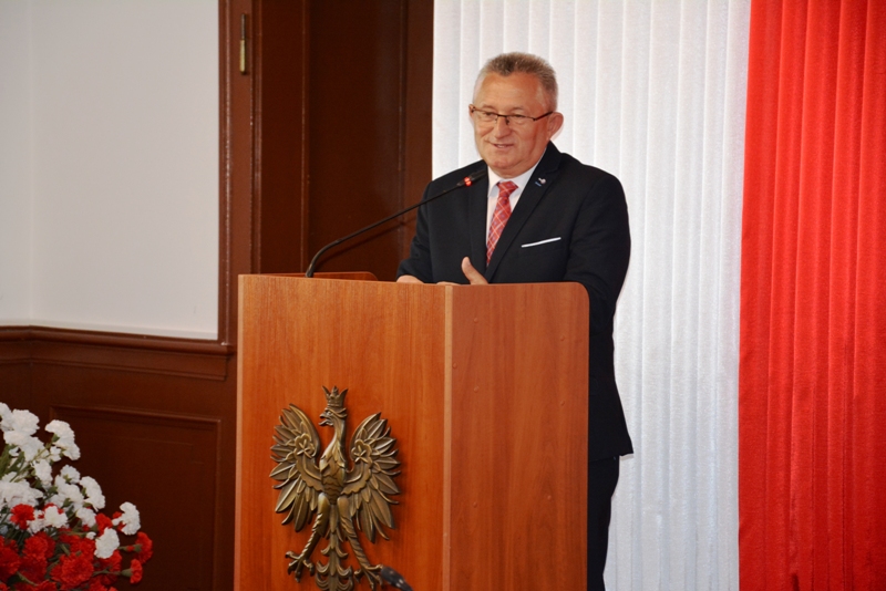 Burmistrz z absolutorium i wotum zaufania 