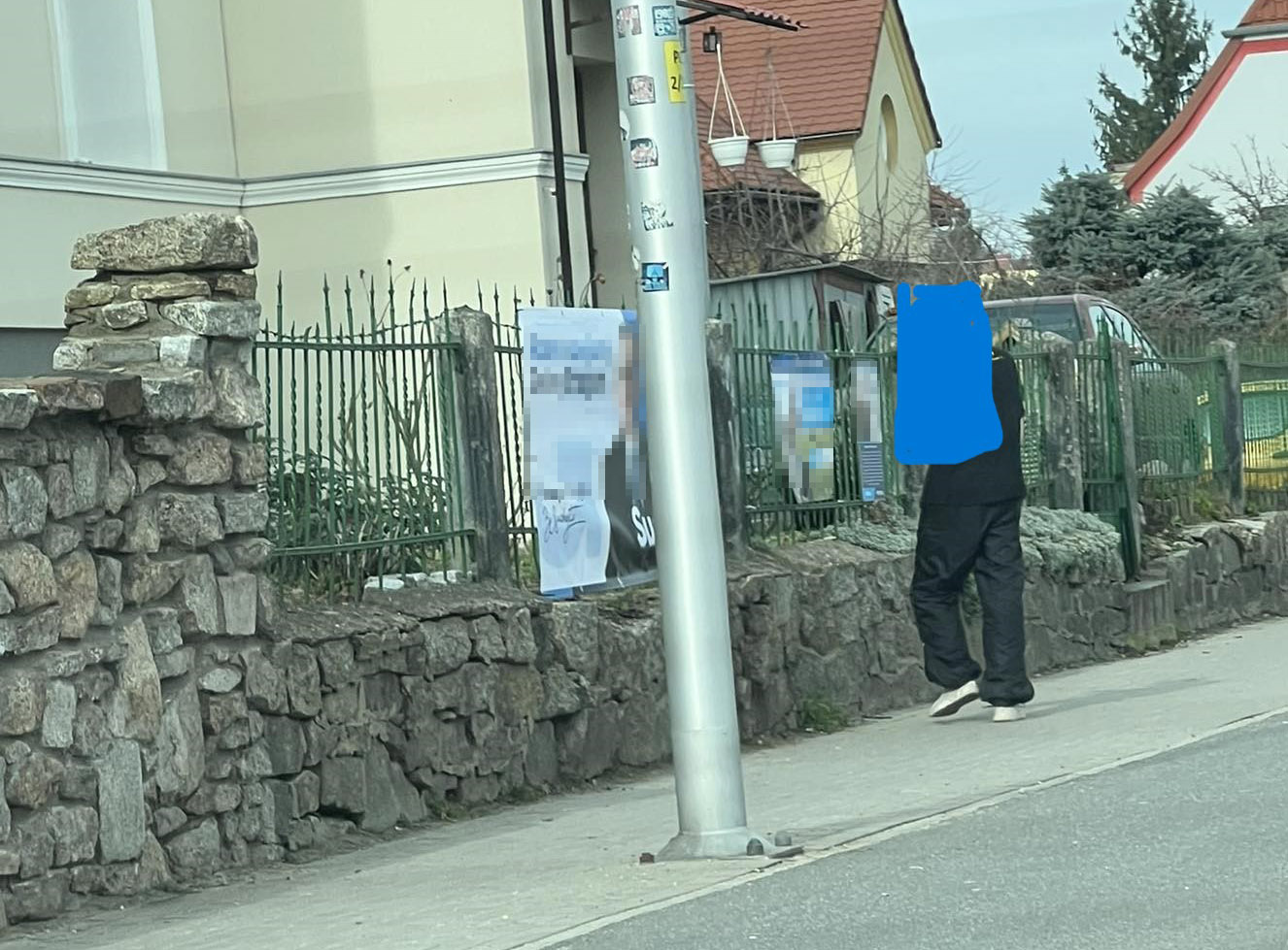 Niszczenie plakatów wyborczych i groźby wobec jednego z kandydatów - takie zarzuty usłyszał 52-latek ze Strzegomia 
