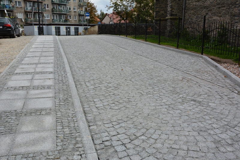 Kolejne podwórko w mieście zmieniło swoje oblicze [FOTO] 