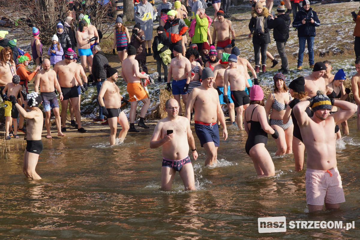 Charytatywne morsowanie. 200 osób zanurzyło się dla Edyty Woźniak [FOTO] 