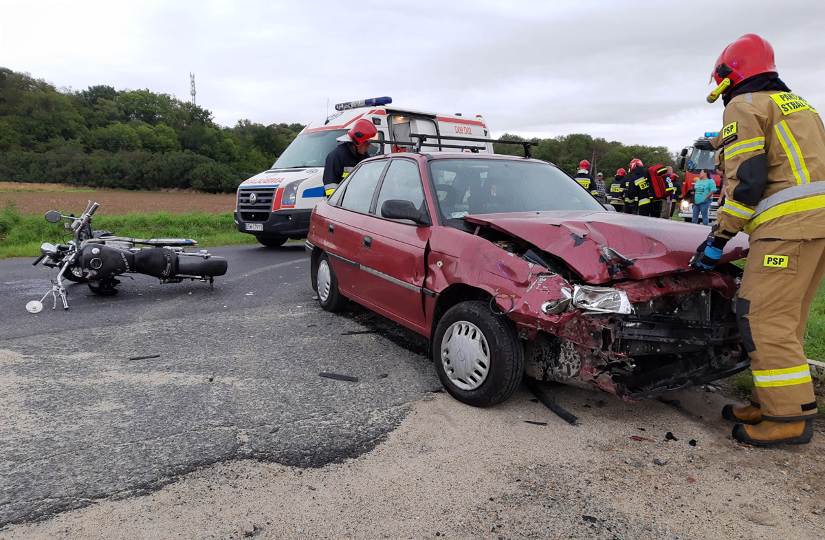 Zderzenie osobówki z motocyklem [FOTO] 