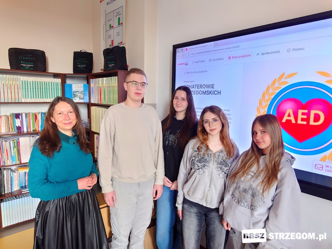 Uczniowie z Zespołu Szkół w Strzegomiu planuje zakup defibrylatora AED dla mieszkańców [FOTO] 