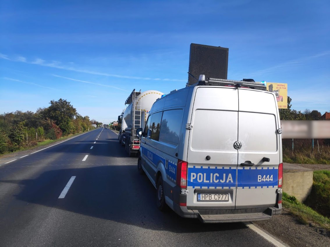 Zdarzenie z udział auta osobowego i ciężarowego pod Strzegomiem [FOTO] 