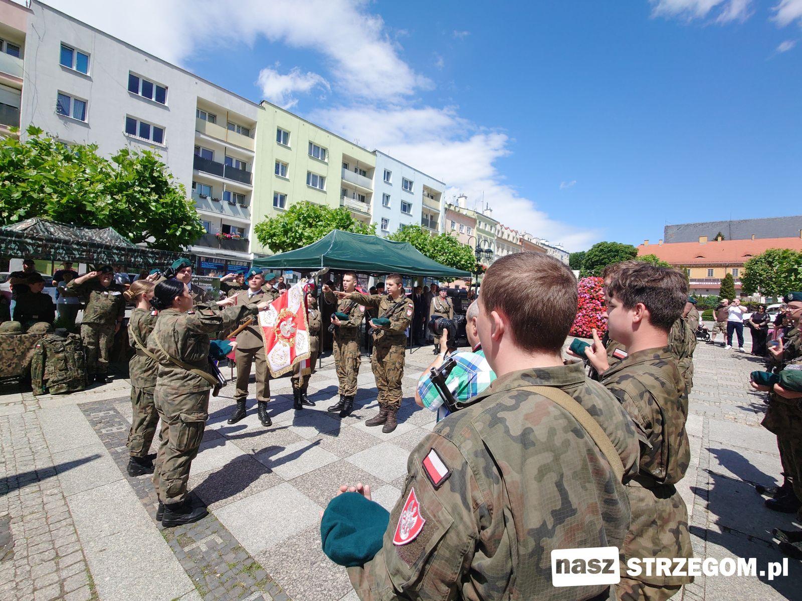 Patriotyczna uroczystość w centrum miasta. Jedenastu nowych strzelców złożyło przyrzeczenie strzeleckie [FOTO] 