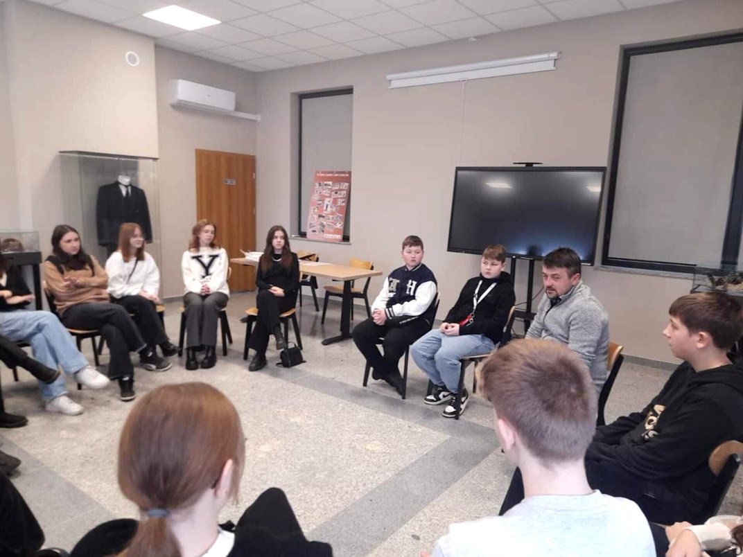 Młodzi radni ze Strzegomia szkolili się w Dobromierzu [FOTO] 