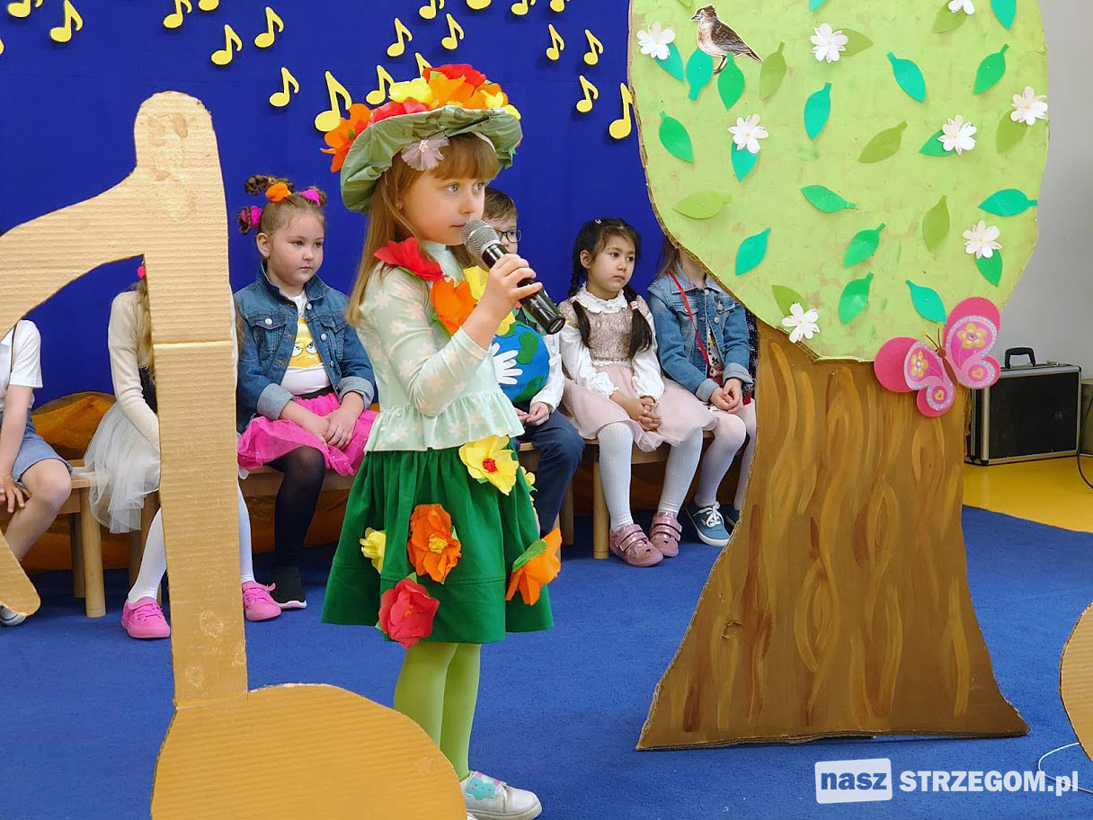 Strzegomskie przedszkolaki zaprezentowały swoje talenty wokalne [FOTO] 