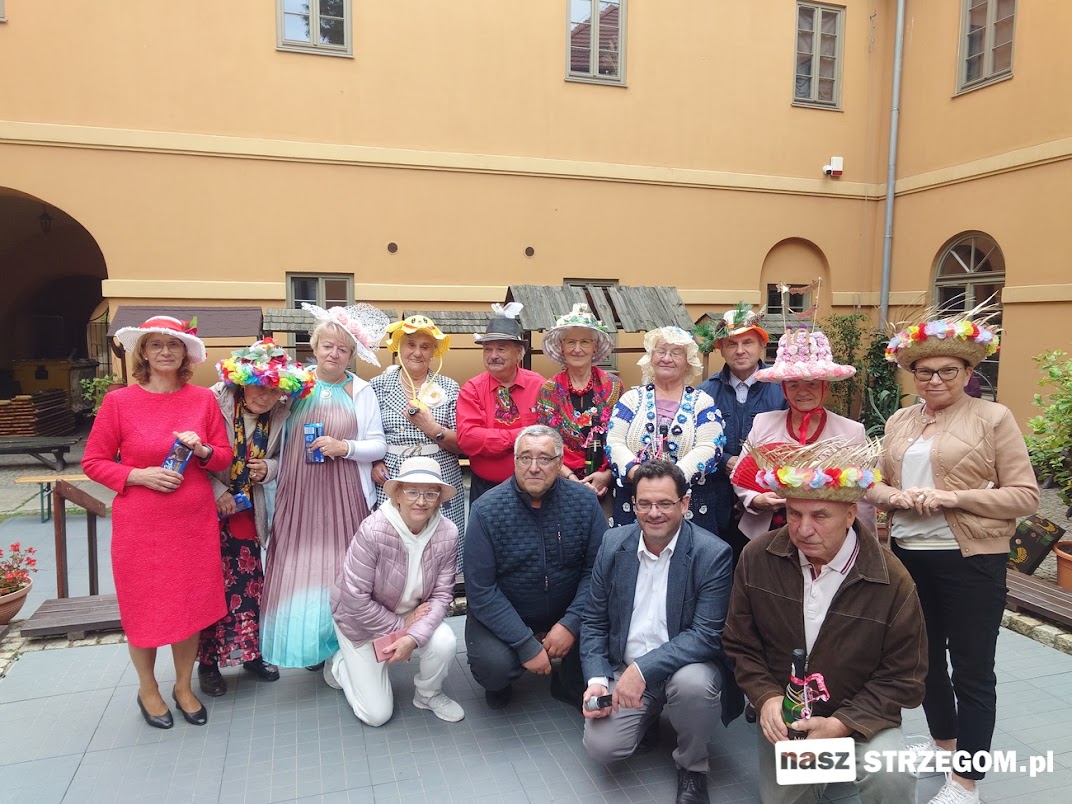 Strzegomscy seniorzy świętowali 10. jubileuszowy Dzień Kapelusza [AUDIO+FOTO] 