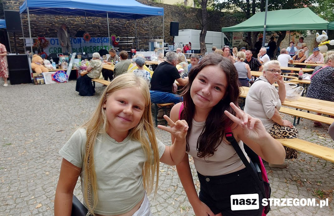 Wolontariusze  zagrali w Strzegomiu dla Norberta Adamczaka [FOTO] 