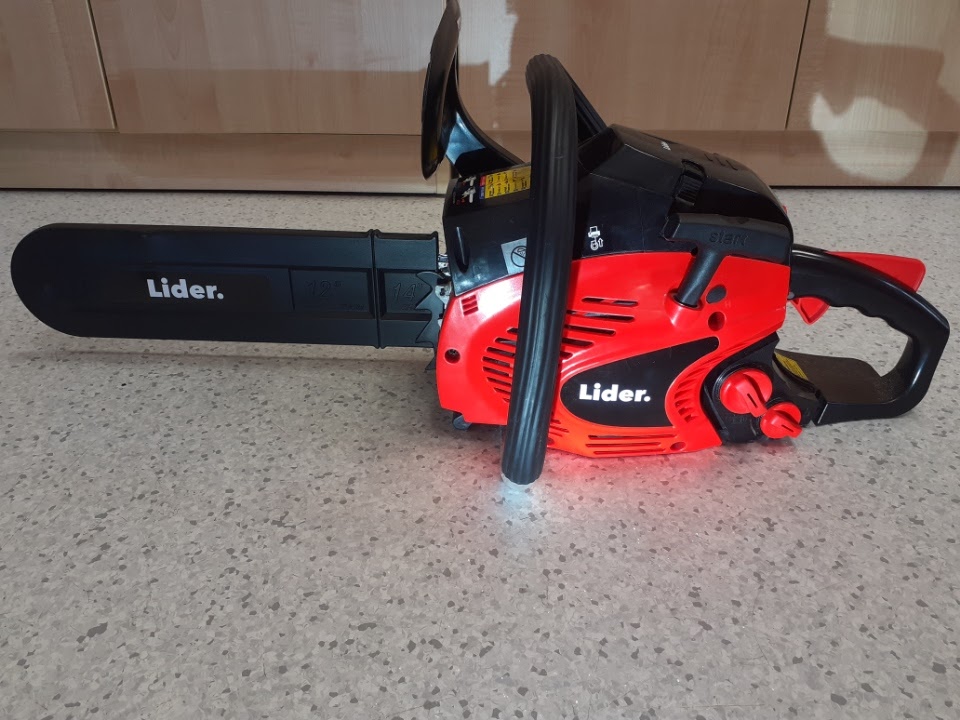 Pilarka spalinowa czeka na właściciela [FOTO] 