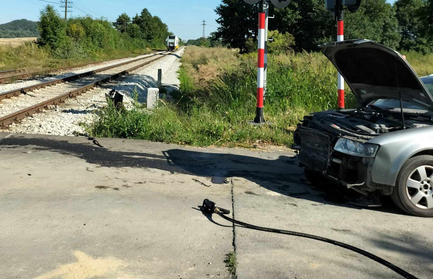 Zderzenie samochodu z pociągiem w Goczałkowie [FOTO] 