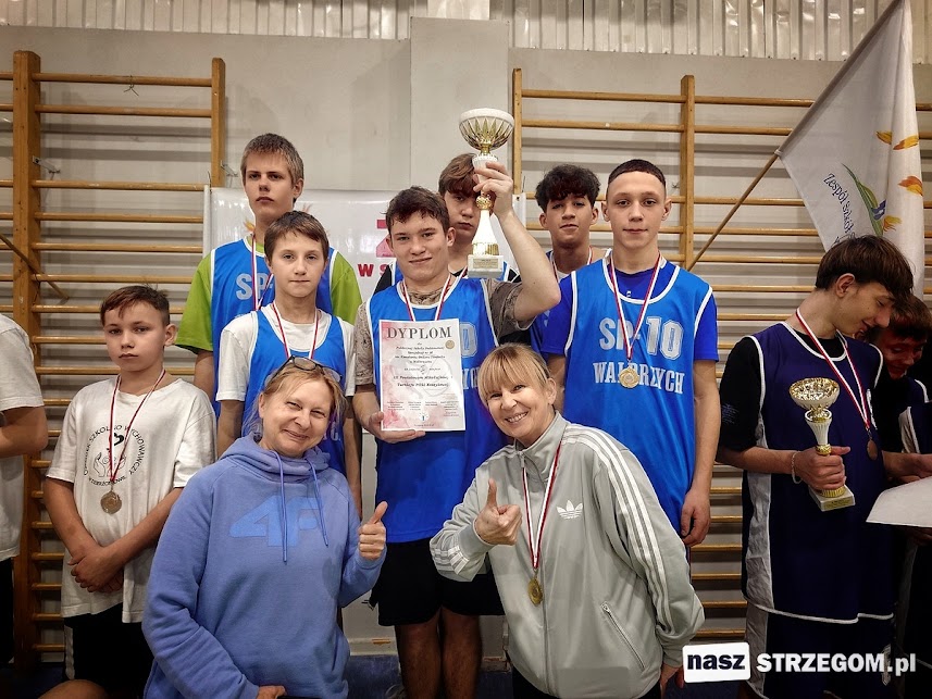 Mikołajkowy turniej szkół specjalnych: rywalizacja, nagrody i wspólna radość [FOTO] 