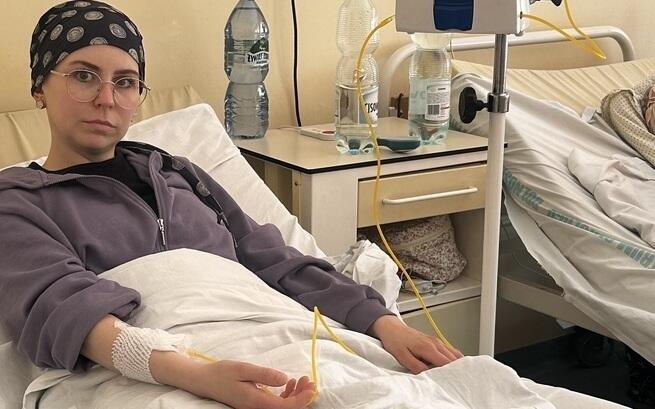 „Muszę żyć dla córeczki” – pochodząca ze Strzegomia Ania walczy z rakiem i prosi o pomoc [FOTO] 