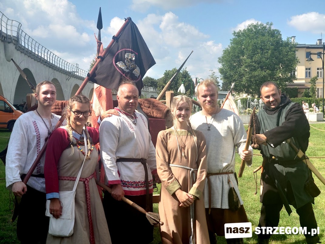 Trwa średniowieczne widowisko w okolicach strzegomskiej bastei [FOTO]  