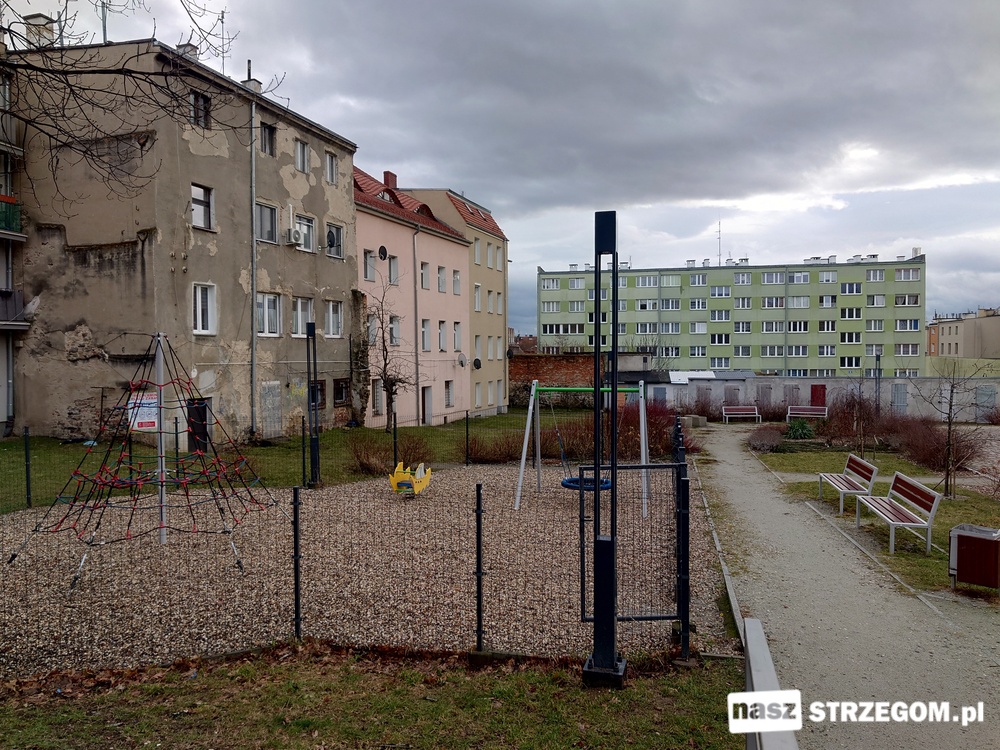 Dwa oblicza Strzegomia: pięknie od fasady, szpetnie od podwórka [FOTO] 