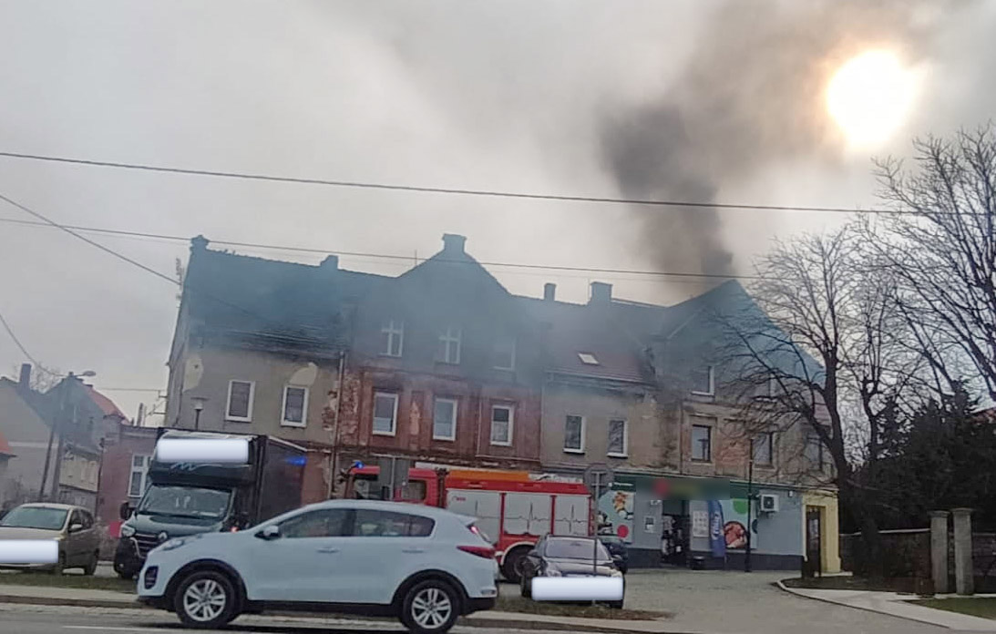 Jaroszów: Pożar sadzy w kominie postawił na nogi trzy zastępy straży pożarnej [FOTO] 