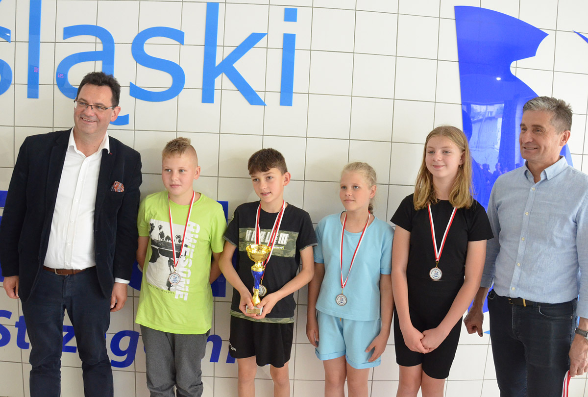 Młodzi pływacy rywalizowali o Puchar Burmistrza Strzegomia [FOTO] 