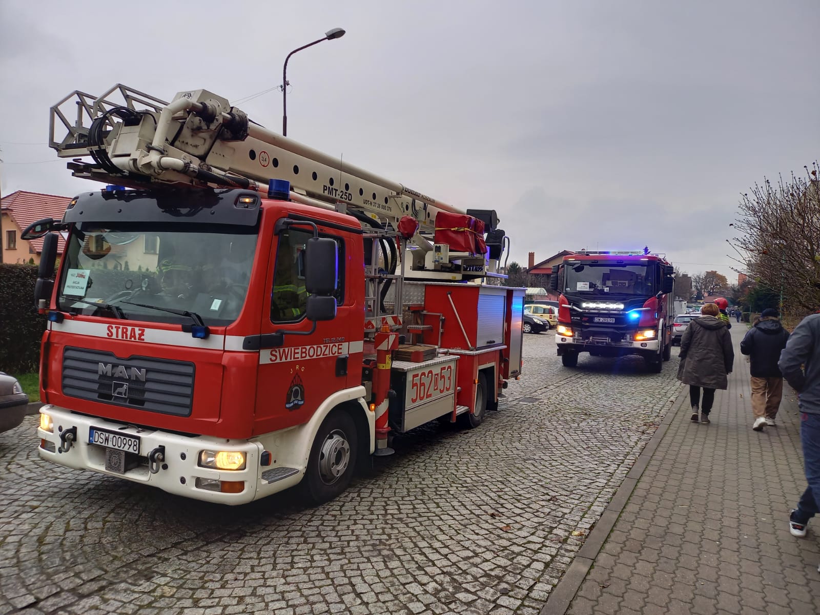 Interwencja strażaków przy ul. Kochanowskiego w Strzegomiu [FOTO] 