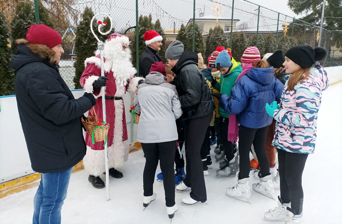 Otwarcie lodowiska z Mikołajem! [FOTO] 