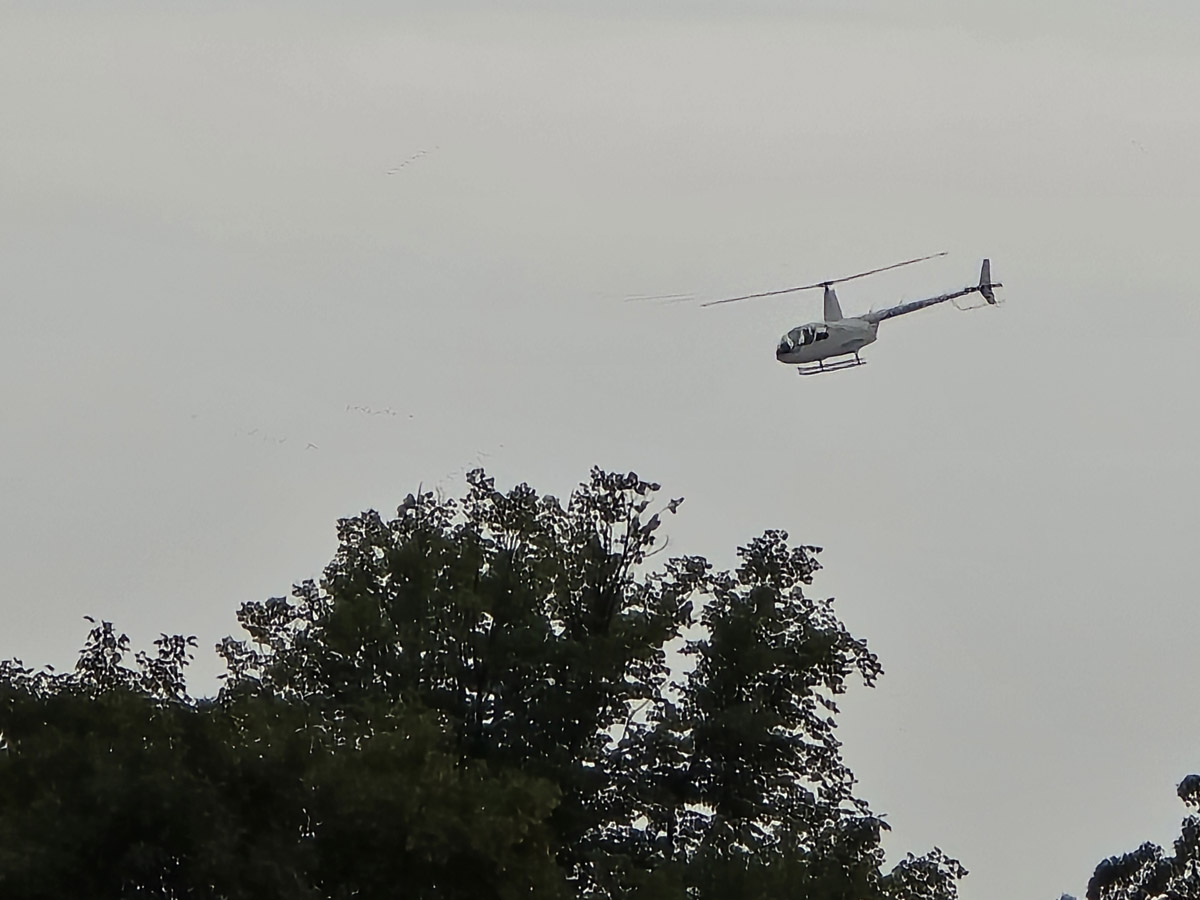 Mieszkańców zaniepokoił śmigłowiec krążący nad ich głowami [FOTO] 