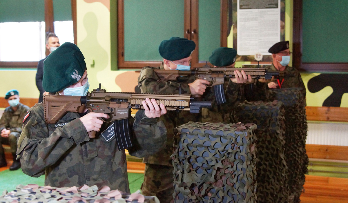 Strzegomscy licealiści mogą strzelać w szkole! [FOTO] 