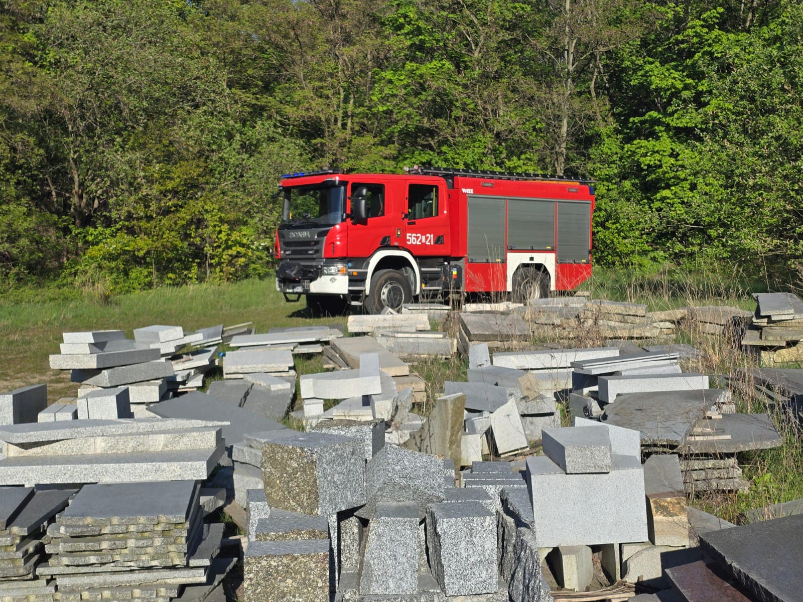 Nastolatka spadła ze znacznej wysokości w kamieniołomie [FOTO] 